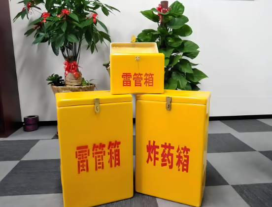 新州镇玻璃钢炸药箱与普通炸药箱有什么区别？